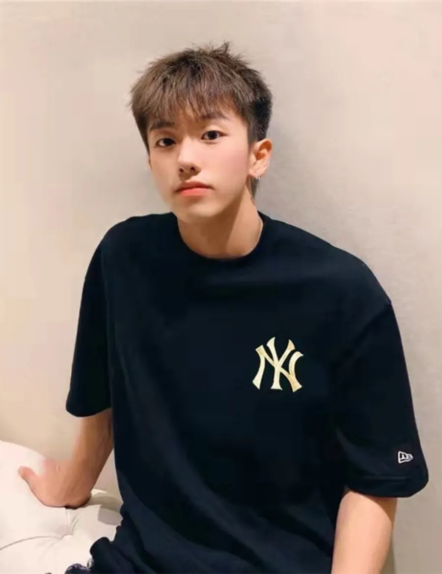 MLB New Era New York Yankees Embroidery Gold Logo T-shirt (Black)
